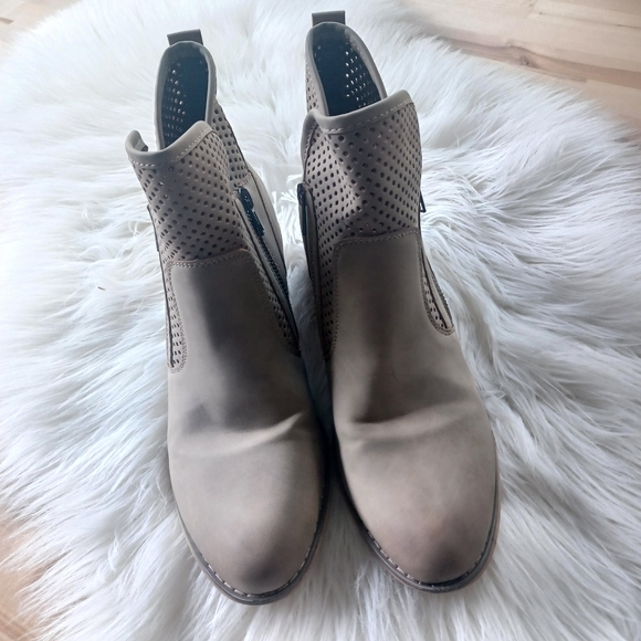{Pierre Dumas} Ankle Boots in Beige - Picture 3 of 8
